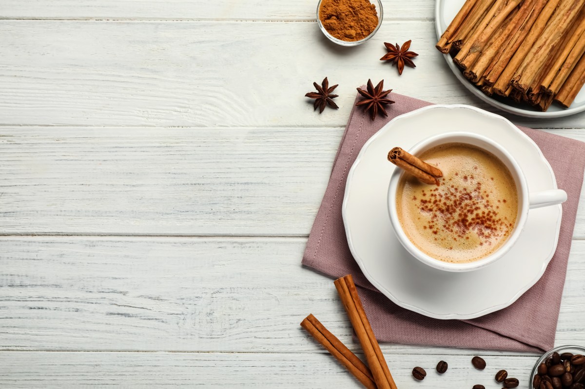 Café con canela a la mañana, un desayuno que podría hacerle bien a tu salud