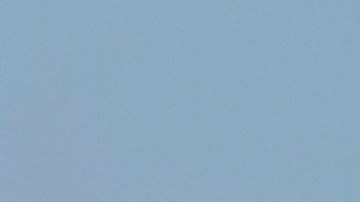 El presidente Donald Trump, a la izquierda, saluda mientras aborda el Air Force One con su nieto Theodore, el hijo de Ivanka Trump, en el Aeropuerto Internacional de Palm Beach en West Palm Beach, Florida, el domingo 9 de febrero de 2025.