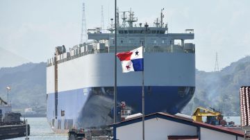 "Que el pueblo panameño esté tranquilo que el canal sigue siendo nuestro y así seguirá siendo.", dijeron funcionarios de Panamá.