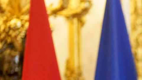 El presidente francés, Emmanuel Macron, el primer ministro británico, Keir Starmer, y el presidente ucraniano, Volodymyr Zelensky, asisten a una cumbre sobre Ucrania, en Lancaster House en Londres, Gran Bretaña, el 02 de marzo de 2025.