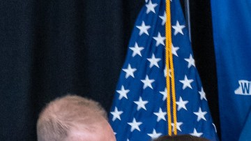 La gobernadora Kathy Hochul tiene la certeza que millones de niños, ancianos y discapacitados están en riesgo de no recibir ayuda federal.