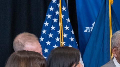 La gobernadora Kathy Hochul tiene la certeza que millones de niños, ancianos y discapacitados están en riesgo de no recibir ayuda federal.