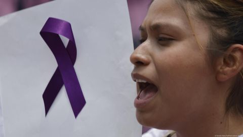 Cada 10 minutos una mujer o niña es asesinada por su pareja o alguien de su familia, y una de cada tres sufre violencia física y sexual tanto en el hogar como fuera.