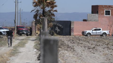 Restos humanos, ropas y más de 200 pares de zapatos fueron localizados en el crematorio clandestino.
