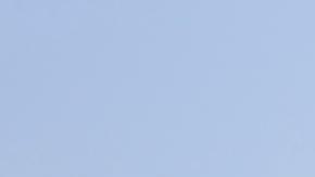 Sharvit sirvió en el Ejército israelí durante 36 años, incluyendo cinco años como comandante de la Armada israelí.