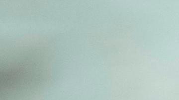 El presidente de Estados Unidos, Donald Trump, observa durante una reunión con el Taoiseach de Irlanda, Micheal Martin, en la Oficina Oval de la Casa Blanca en Washington, DC, EE. UU., el 12 de marzo de 2025.