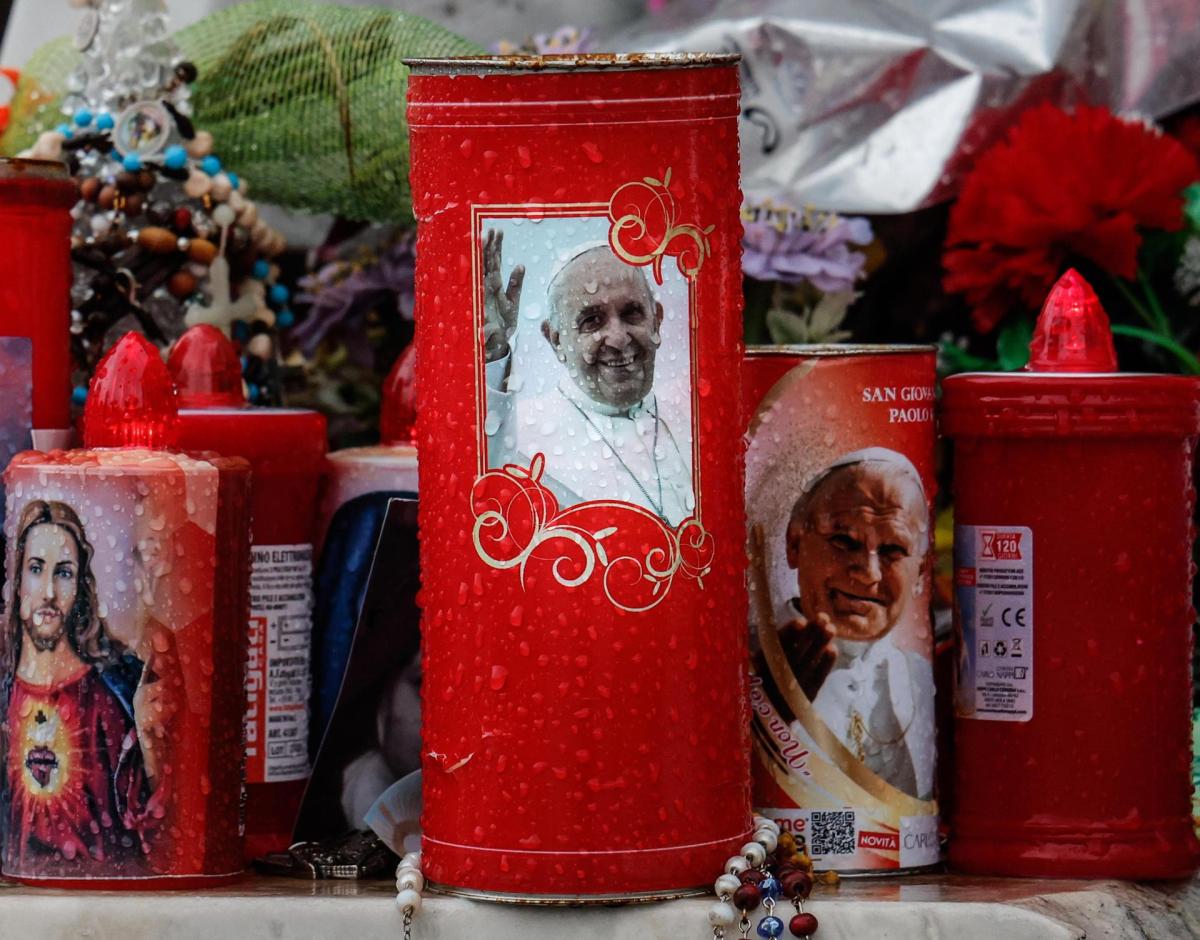 El papa muestra signos de recuperación tras 27 días internado, demuestra radiografía