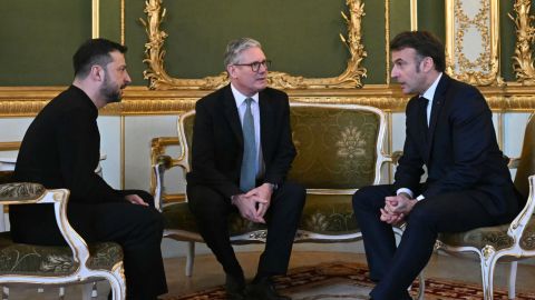 El presidente Zelenski, el primer ministro británico, Keir Starmer, y el presidente Macron.