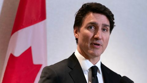 Trudeau considera la medida de Trump como "injustificada" y tomará represalias.