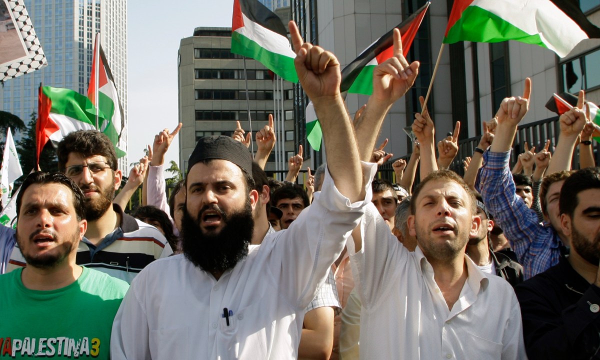 Cientos de palestinos protestan contra Hamás en Gaza