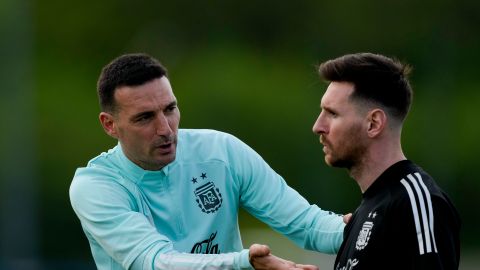 Lionel Scaloni y Lionel Messi quieren seguir manteniendo a Argentina en el liderato de Conmebol.