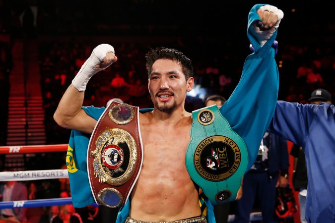 Janibek Alimkhanuly ostenta dos títulos mundiales del peso mediano.