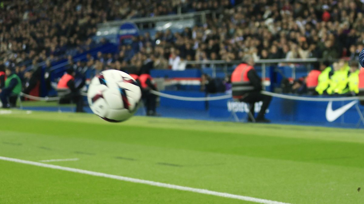 Clubes de fútbol en Bulgaria guardan un minuto de silencio… ¡por un jugador que sigue vivo!