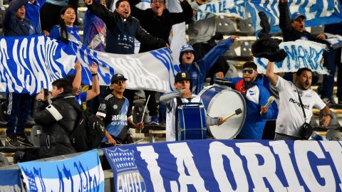 Los fanáticos de Emelec no quieren ver condenado a su equipo a segunda división.