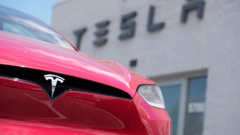 Tesla abrió en Shanghái su primera 'gigafactoría' fuera de EE.UU., planta de la que sale en torno a la mitad de los vehículos que vende al ámbito mundial.