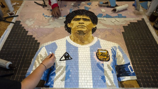 "Maradona llevaba más de dos horas muerto": Médico que certificó su muerte