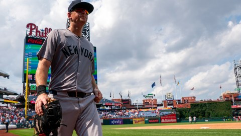 DJ LeMahieu durante un juego en 2024 ante Philadelphia Phillies.