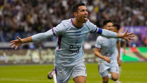 Cristiano Ronaldo celebra tras marcar un gol con Al-Nassr.