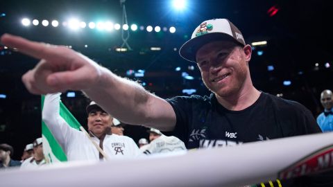 Saul "Canelo" Álvarez disfruta luego de su victoria ante Édgar Berlanga.