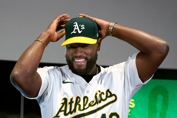 Luis Severino firmó con los Athletics.