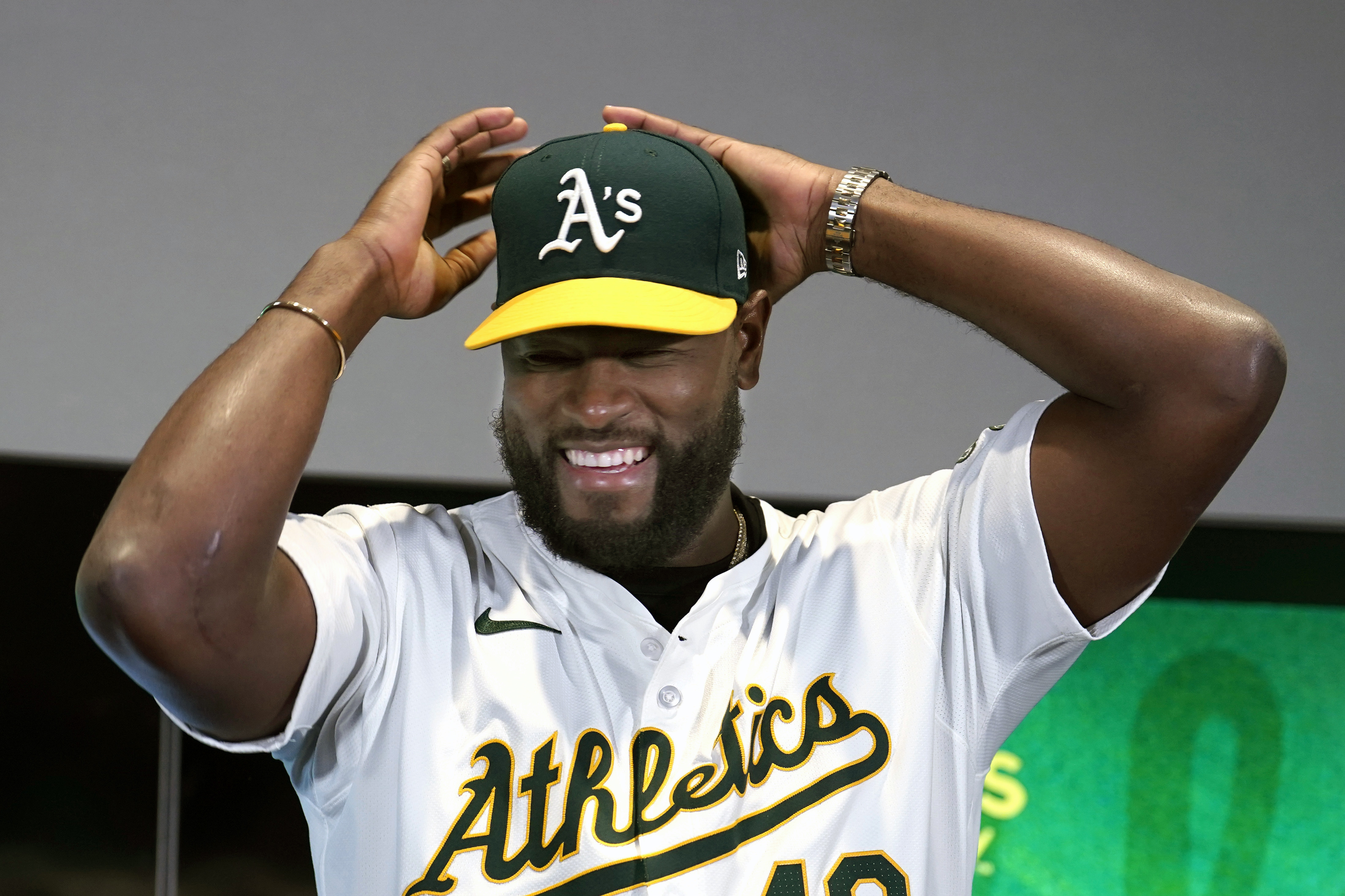 Luis Severino firmó con los Athletics.