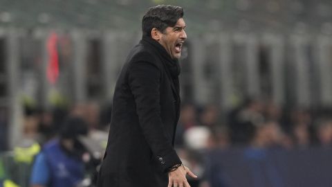 DT Paulo Fonseca no podrá entrar a las canchas por 9 meses tras un 'cabezazo' al árbitro