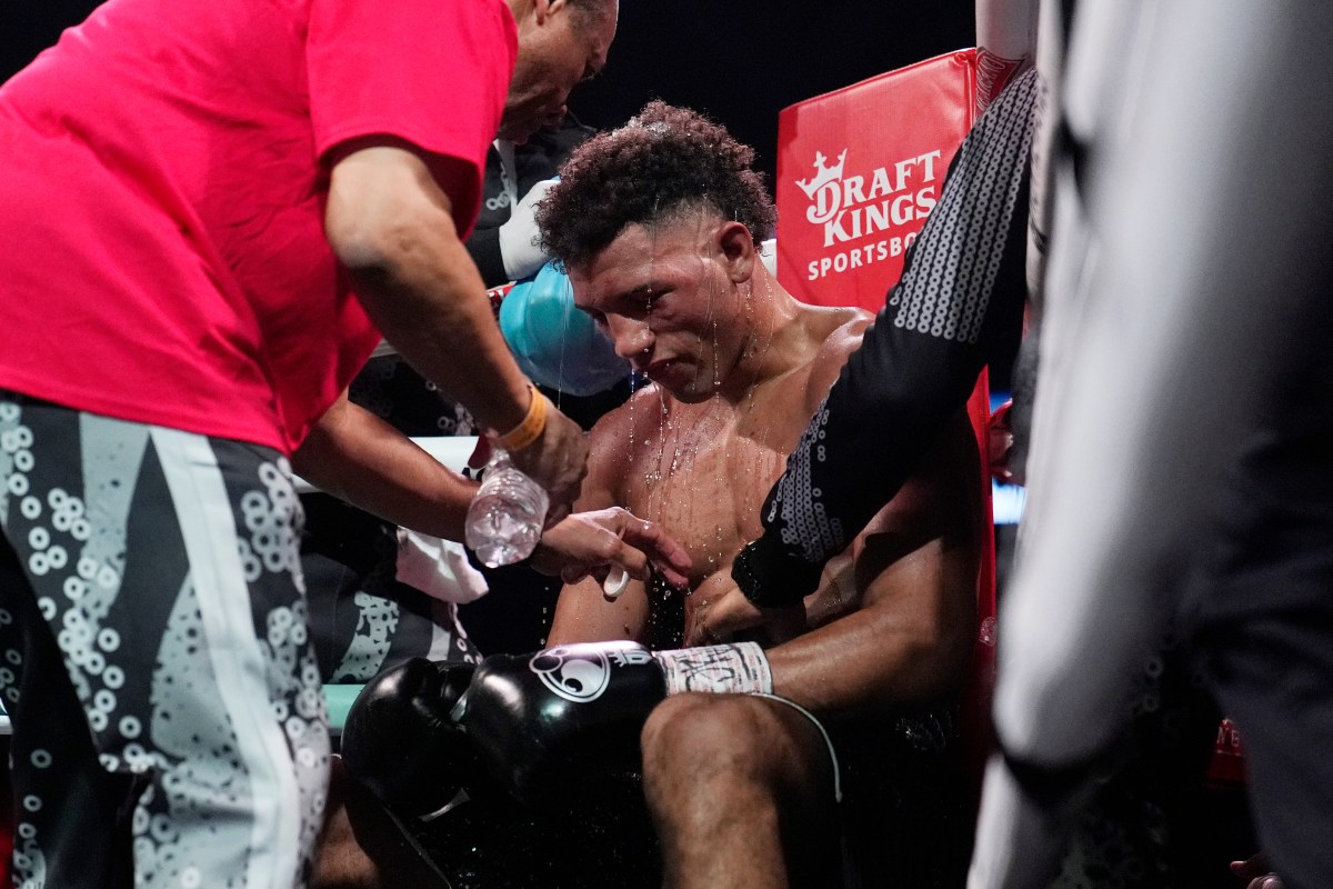 Dmitry Bivol estaría ignorando los intentos de David Benavídez para concretar una pelea