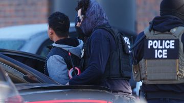 Hispano detenido por agentes de ICE en Denver, Colorado.