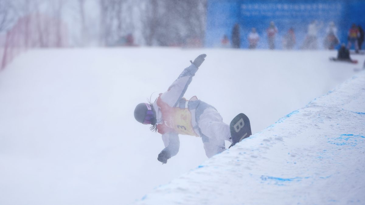 Ex atleta olímpico de snowboard en la lista de los 10 fugitivos más buscados por el FBI
