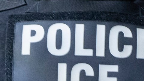 Niño rompe en llanto al narrar cómo ICE arrestó a su padre cuando iban a la escuela