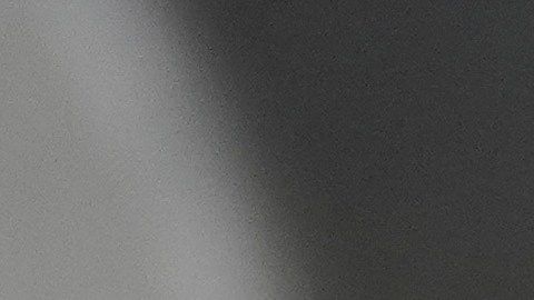 Una niña pequeña nacida en Estados Unidos se sienta en el regazo de su madre mientras Nora Sandigo, quien dirige una organización sin fines de lucro dedicada a apoyar a familias inmigrantes, explica los derechos legales de los migrantes y las opciones para preparar a sus familias en caso de que uno de sus padres sea detenido o deportado, el viernes 17 de enero de 2025, en Homestead, Florida.