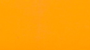 Un migrante mira por la ventana de un avión que transportaba migrantes venezolanos deportados de Estados Unidos tras aterrizar en el Aeropuerto Internacional Simón Bolívar de Maiquetía, Venezuela, el lunes 24 de febrero de 2025.