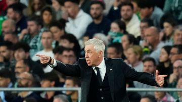 Carlo Ancelotti dirige al Real Madrid.