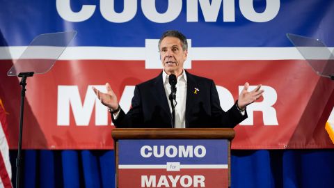 Cuomo es considerado el favorito en un abarrotado campo demócrata.