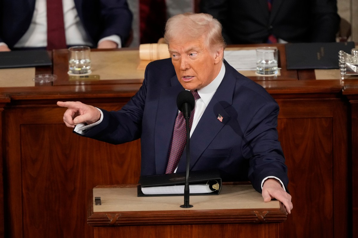 Grado de aceptación de Trump no sufre mayores cambios tras discurso en el Congreso
