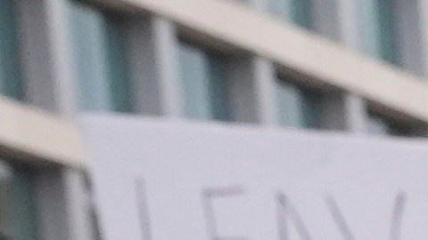 Manifestantes protestan contra la administración Trump cerca de la Casa Blanca, Washington.