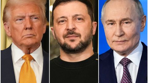 En esta combinación de fotos de archivo, el presidente Donald Trump (izquierda) y el presidente de Ucrania, Volodymyr Zelenskyy (centro), aparecen en el Palacio del Elíseo, el 7 de diciembre de 2024 en París, y el presidente Vladimir Putin (derecha) se dirige a un Foro de Tecnología en Moscú, Rusia, el 21 de febrero de 2025.