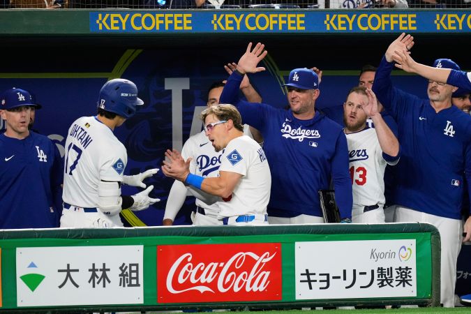 Dodgers ganaron los dos juegos de la Tokio Series ante los Cubs.