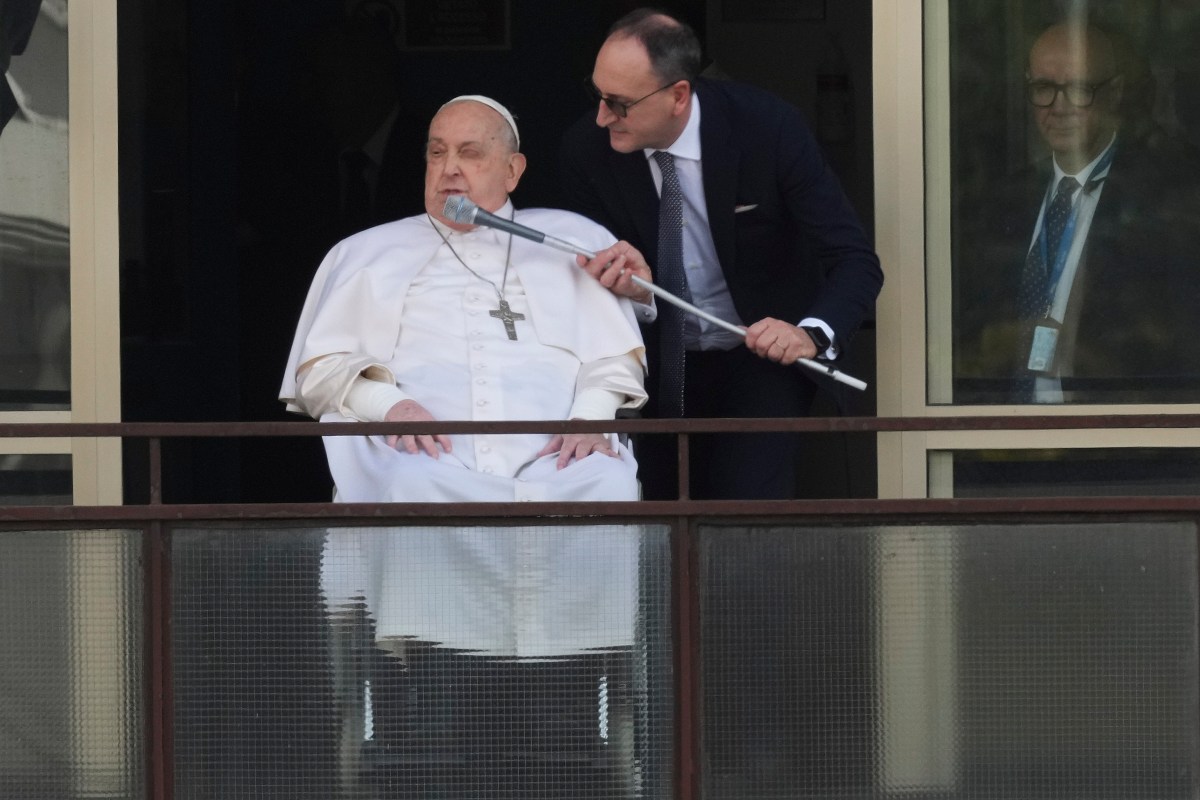 Papa Francisco estuvo a punto de morir, afirmó médico que lo trató