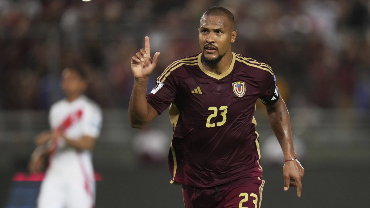 Venezuela revive su sueño mundialista al derrotar a Perú con gol de Salomón Rondón