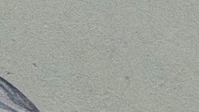 Un prisionero es trasladado mientras la secretaria de Seguridad Nacional, Kristi Noem, recorre el Centro de Confinamiento de Terroristas en Tecoluca, El Salvador, el miércoles 26 de marzo de 2025.