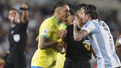 Raphinha y Rodrigo de Paul.