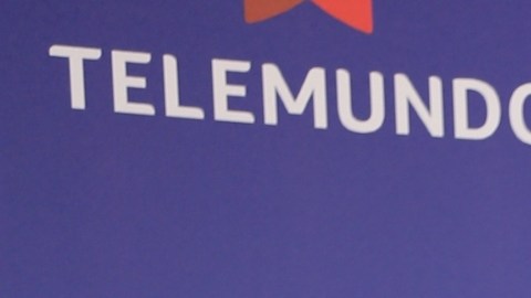 Carlos Adyan, presentador de En Casa con Telemundo.