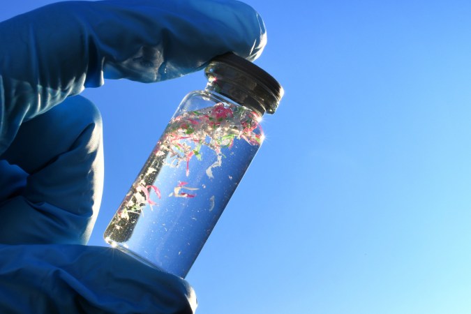 Agua microplásticos
