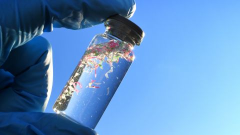 Agua microplásticos