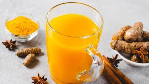 El consumo regular de la cúrcuma es una defensa natural contra la inflamación y las enfermedades que esta genera.