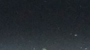 Imagen referencial balón de fútbol durante partido.