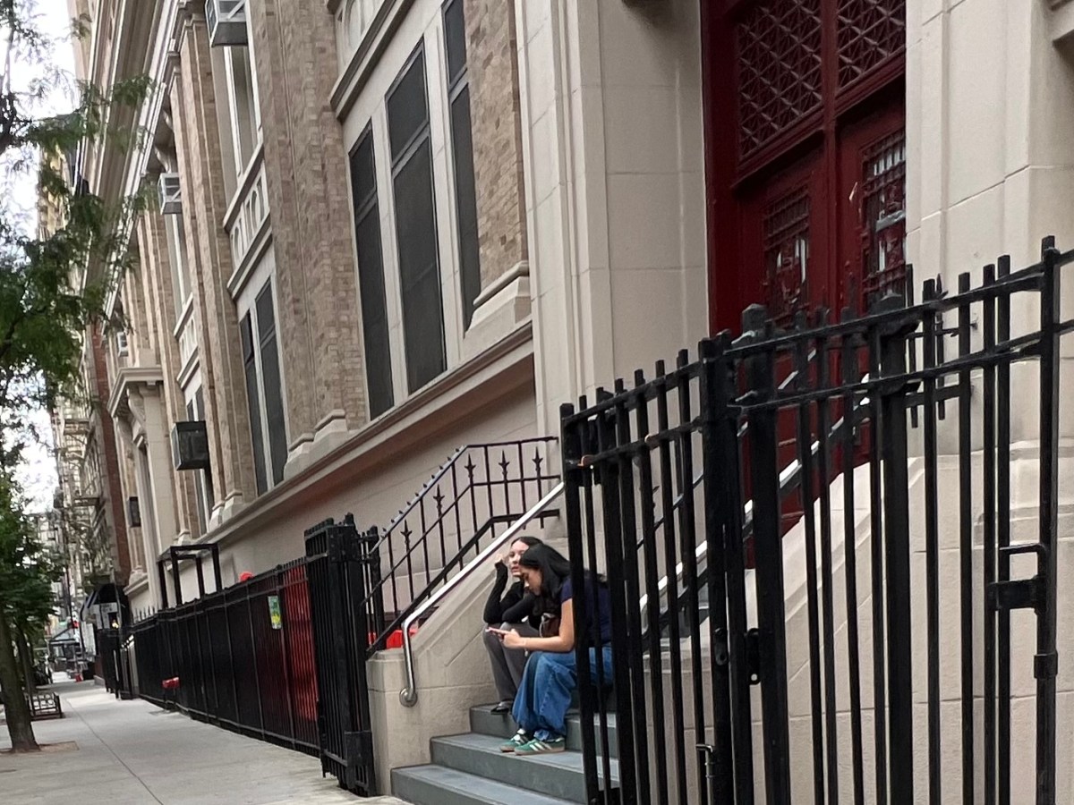 NJ prohíbe los celulares en escuelas públicas desde el próximo otoño, como ya sucede en Nueva York