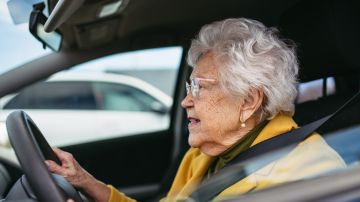 Conductora tercera edad