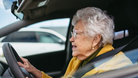 Conductora tercera edad